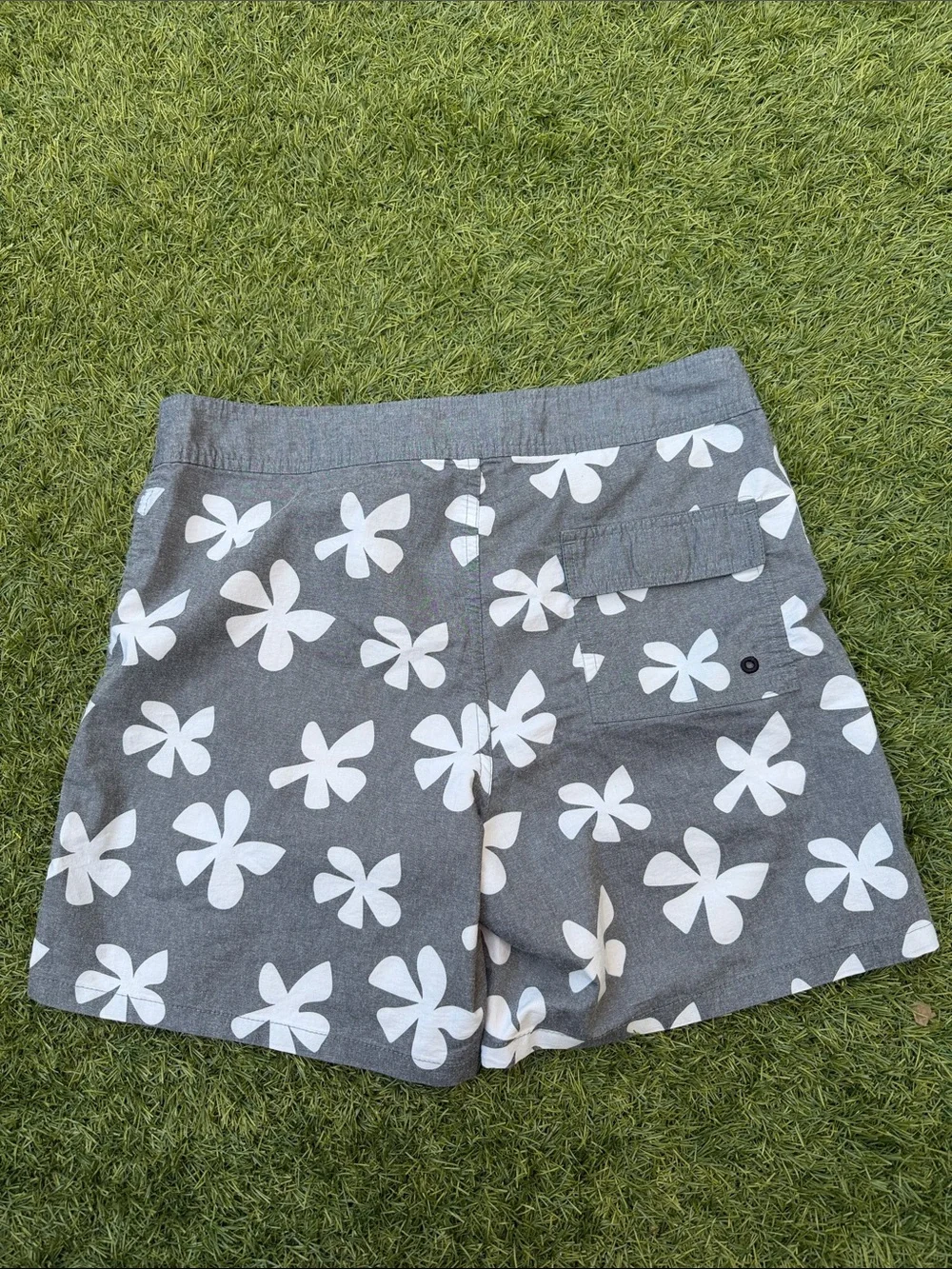 Of One Sea Men’s Floral Board Shorts Size 32 Gray Hawaiian Swim Trunks Beach